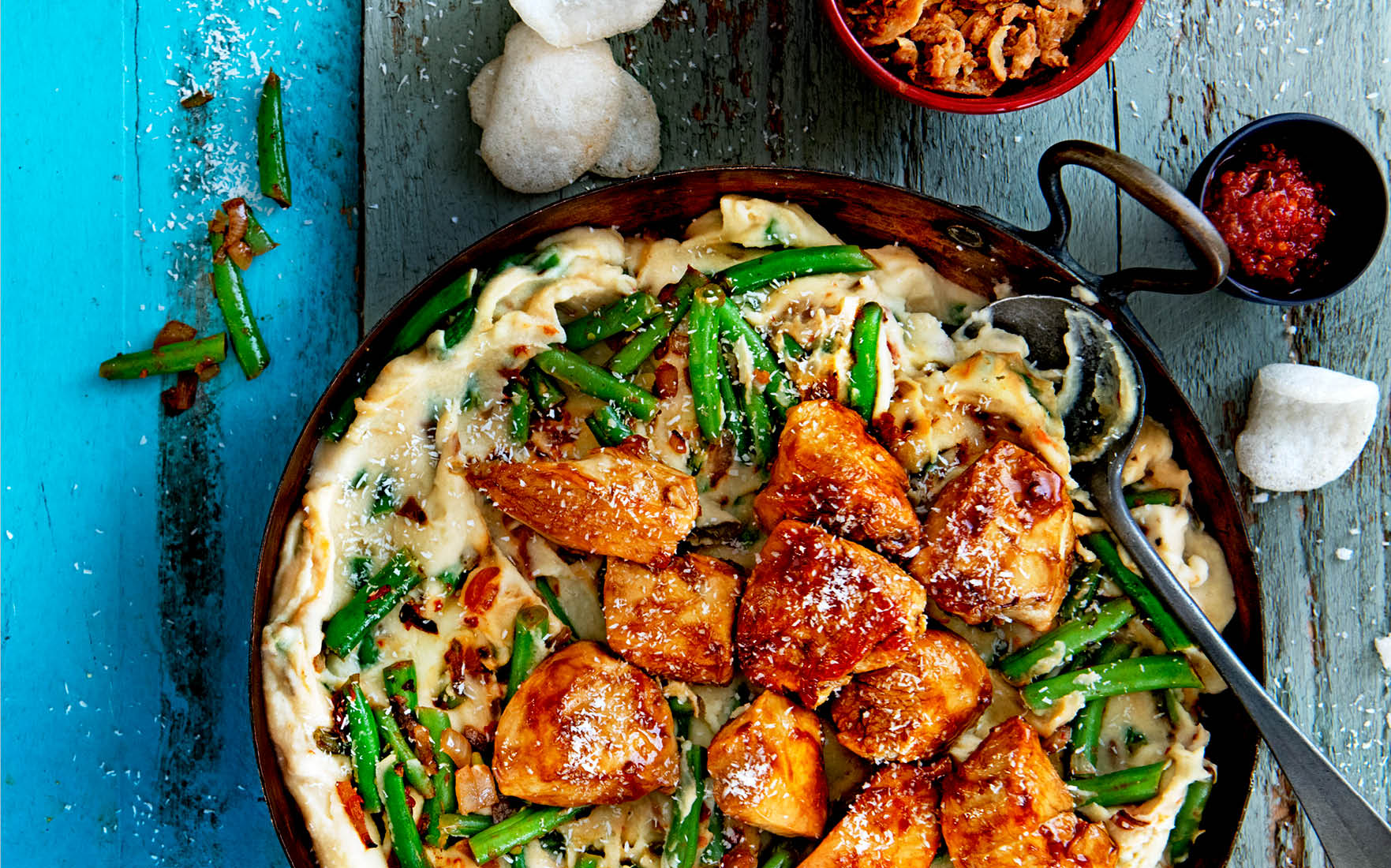 Thumbnail video One Pan sambal boontjes puree met kip ketjap en kokos