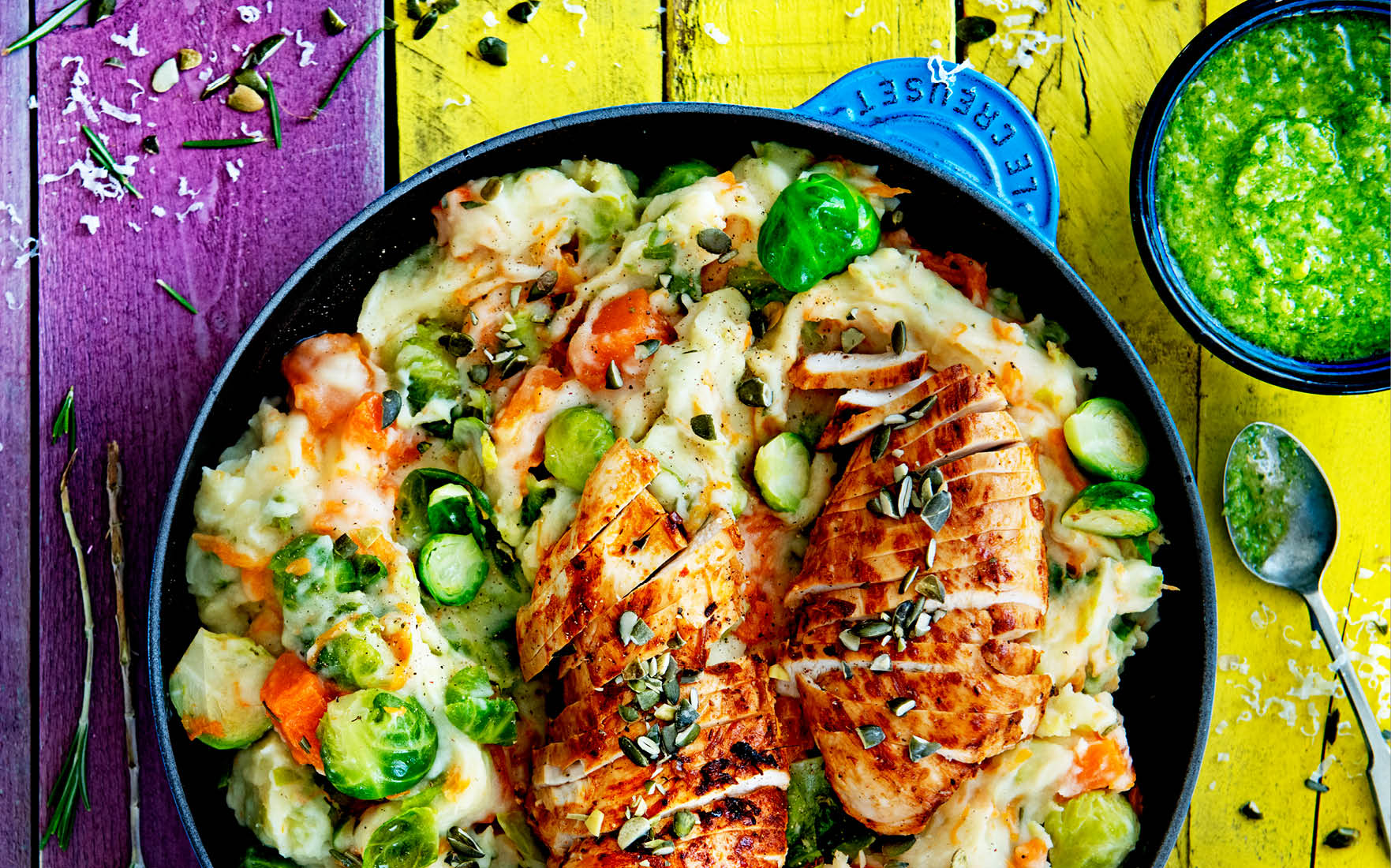 Thumbnail video One Pan pompoen spruitenpuree met rozemarijn en harissakip