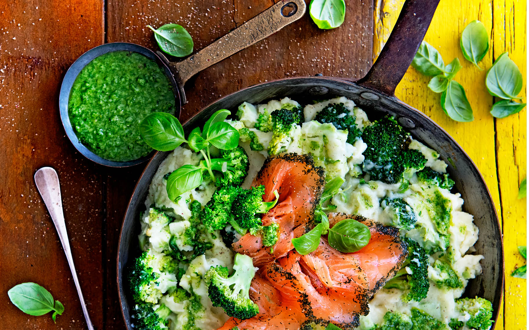 Thumbnail video One Pan puree met broccoli gerookte zalm en pesto