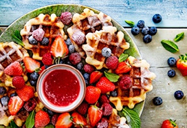 Röstiwafels met vruchtencoulis en vers fruit