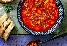 Zuppa Abbruzzese met zoete aardappel en linzen