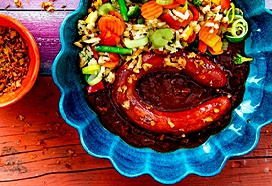 Röstiroerbak met rookworst in ketjapsaus