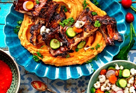 Spareribs met pickled groenten en paprikapuree