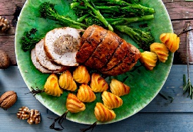 Gevulde kalkoenfricandeau met kalfsgehakt, walnoten en rozemarijn