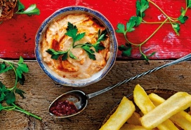 Roasted garlic-harissadip