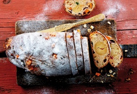 Kerststol met amandelspijs