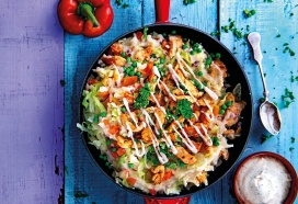 One Pan puree met kipshoarma, paprika en ijsbergsla