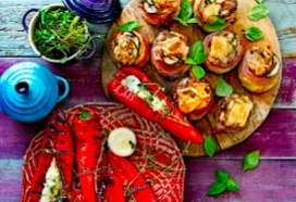 Courgette-briegratins met spek en een BBQ-paprika gevuld met zomerpuree