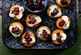Röstirondjes met brie, tijm en cranberrycompote