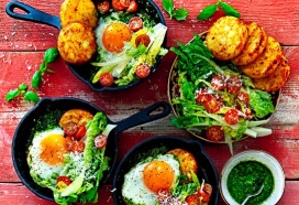 Röstirondjes met pesto-eieren