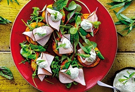 Rösticrouton met kalkoenfilet en bearnaisemayonaise