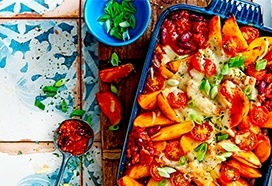 Gehakt-chilischotel met gekruide partjes en bosui