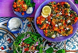 Zoete aardappelbeignets met spinazie en feta