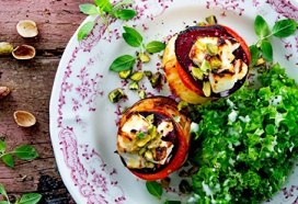 Gratin met biet, verse geitenkaas en pistache