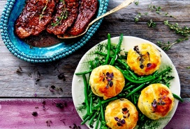 Schnitzeltjes met portsaus en gratin Wellington