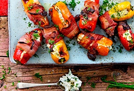 Minipaprikaatjes met romige rösti en spek