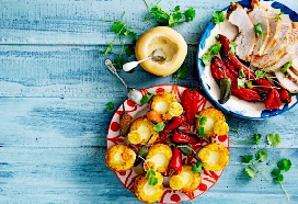 Gevulde röstikoekjes met Queijo da Serra en kalkoen