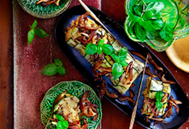 Courgetterollade met tomaten-basilicumpuree en krokante oesterzwam