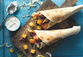 'Snelle roerbak' met aardappeldobbelsteentjes in tortilla