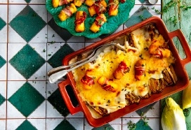 Witlofschotel met tijm-bierchamel en spekkroketjes