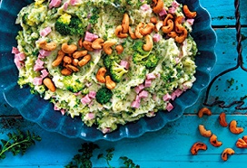 Broccolistamppot met ham en cashewnoten