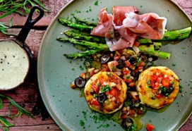 Gratins met gegrilde groene asperges, parmaham, antiboise en bearnaisesaus