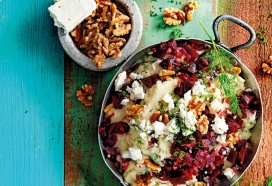 One Pan puree met rode biet, feta en walnoten