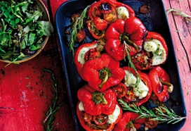 Gevulde paprika met puree en rozemarijngehakt