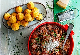 Toscaans stoofvlees met rode wijn en Pom’ Duchesse