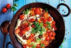 Chorizo-kruidenpuree met tomaatjes, linzen en citroen