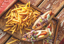 Rustieke hotdog met crunchy friet