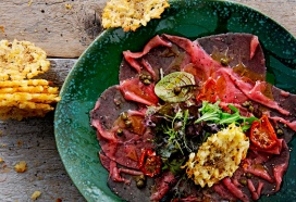 Carpaccio met rösti-parmezaankoekjes