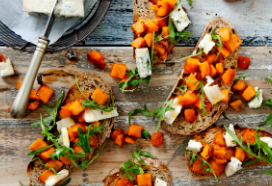 Bruschette met zoete aardappel en gorgonzola