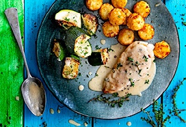 Kip met gorgonzolasaus, geroosterde courgette en rösti mini