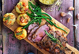 Lamsbout met rozemarijn, knoflook, mosterd & gratin