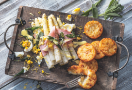 Witte asperges met salie en rösti rondjes
