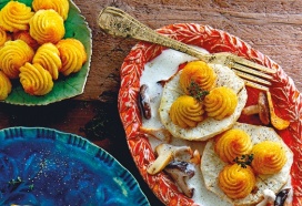 Knolselderijsteak met paddenstoelenroomsaus en Pom’ Duchesse