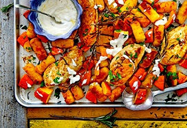 Traybake met kip, aardappelkroketjes en pompoen