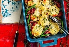 Gratinschotel met sperziebonen en katenspek