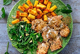 Scallopine met gorgonzolasaus, knoflookspinazie en mini kroketjes