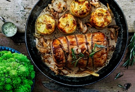 Filetrollade met romige madeira-paddenstoelensaus en gratins